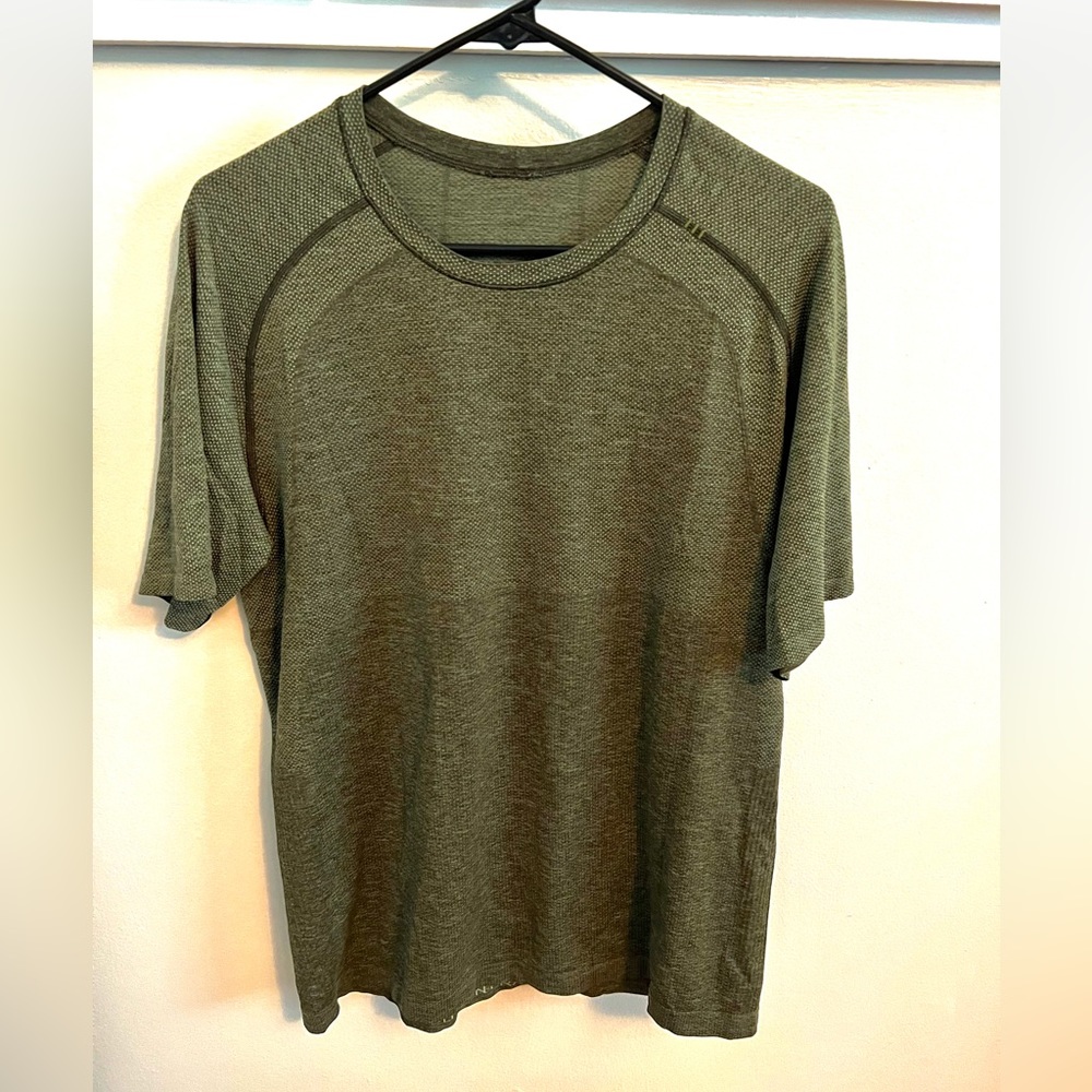 Lululemon green metal vent tee